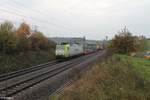 185 549-3 zieht ein Wechselpritschenzug LKW-Walter bei Fahlenbach gen süden.21.10.17