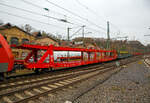 Leerer offener vierachsiger Doppelstock- Autotransportwaggon 25 80 4363 081-7 D-ATG, der Gattung Laaers 560.2, der DB Cargo Logistics GmbH (ex ATG Autotransportlogistic GmbH), am 20.11.2021 bei einer