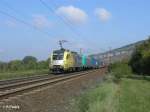 ES64 U2 065 + E185 609 ziehen bei thngersheim ein Containerzug.