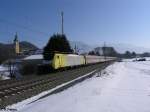 E189 989NC zieht ein EC nach Mnchen bei Oberaudorf.