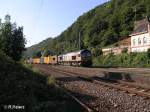 6613 zieht bei Bacharach ein Containerzug die Linke Rheinstrecke rauf.