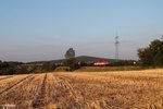 420 13 alias 223 034 zieht ein Kesselzug aus Cheb nach Ingolstadt über das Röslau Viadukt bei Seußen.