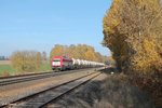 223 031 zieht bei Schönfeld einen Kesselzug aus Cheb nach Ingolstadt.