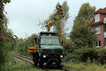 evb Infrastruktur >NFZ 531< war am 07.10.2020 in Tostedt - West damit beschäftigt den Bewuchs in Grenzen zu halten.