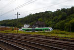 Der an die WEBA (Westerwaldbahn des Kreises Altenkirchen GmbH) für die Daadetalbahn vermietete VT 106 / HLB VT 509 106 (95 80 0946 406-5 D-HEB / 95 80 0646 406-8 D-HEB / 95 80 0946 906-4 D-HEB), ein Stadler GTW 2/6 der HLB (Hessische Landesbahn GmbH), ist (am 12 Juni 2024) gerade vom Betriebshof der Westerwaldbahn in Steinebach-Bindweide hinabgekommen und hat den Kleinbahnhof der WEBA in Scheuerfeld (Sieg) erreicht. 