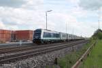 223 152 mit dem Containerzug Schweinfurt - Wiesau am Zielort.