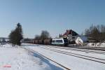 223 144 durchfährt Pechbrunn mit einem Getreidezug Cheb - Regensburg und weiter.