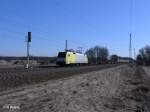 ES64 F - 902 mit Containerzug in Briesen(Mark)08.03.11