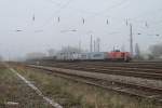 293.02 + 293.01 streffen mit ihrem Seitenkippwagenzug auf 294 754-5 in Leipzig Schönefeld.