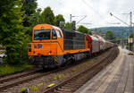 Die KSW 43 (92 80 1273 018-2 D-KSW), die asymmetrische Vossloh G 2000 BB der KSW (Kreisbahn Siegen-Wittgenstein) fährt am 07 Juli 2025, mit einem beladen Coilzug, durch den Bahnhof Kirchen (Sieg) in Richtung Betzdorf. In Betzdorf (Sieg) muss sie dann umsetzen und es geht dann über KBS 462 „Hellertalbahn“ nach Herdorf zum Rbf der KSW (Betriebsstätte FGE -Freien Grunder Eisenbahn). Für die Weiterfahrt auf den Pfannenberg (in Neunkirchen-Salchendorf) übernimmt dort meist dann eine andere Lok den Zug.

Nochmals einen lieben Gruß an den netten Lokführer zurück.