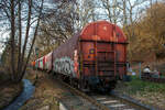 Nun fährt die KSW 44 (92 80 1271 004-4 D-KSW), eine MaK G 1000 BB der KSW (Kreisbahn Siegen-Wittgenstein) am 26 Februar 2026 in Neunkirchen-Salchendorf mit weiteren 4 beladenen Coilwagen hinauf
