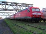 MEG 803 steht mit MEG-ZUG59221 von WRS Richtung Rdersdorf im Seehafen Rostock.(11.06.05)