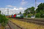 193 220 von ell ist vermutlich fr METRANS im Einsatz und befrderte am 21.07.22 einen Containerzug ostwrts durch Niderndodeleben.