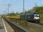 X4E-854 (und das Schwestervektron) fährt für DB Fahrwegdienste und steht daher am Bahnhof Eichenberg mit einem leeren Abraumganzzug der Großbaustelle Stuttgart 21, 24.4.15