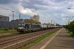 Mit einem Ganzzug aus Kesselwagen am Zughaken durchfhrt 193 851 am 14.04.22 Hilden in Richtung Ruhrgebiet.