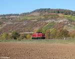 211 041-9 rollt solo in Richtung Süden bei Thüngersheim.