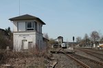 223 143 steht in Pechbrunn mit dem Wiesau Containerzug in der Überholung.