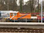 335 045 rangierte am 11.04.2012 in den Betriebsgleisen von DB Autozug in Berlin-Wannsee.