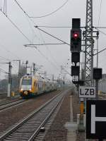 Von der Schnellfahrstrecke aus Rathenow kommend erreicht ET445.104 am 16.1.2014 Spandau.