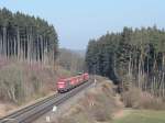 270082 zieht bei Reutlas den Containerzug Hamburg - Wiesau.