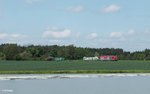 270082 überführt von Hof nach Regensburg den SETG Vectron 193 831  Christian Doppler  bei Oberteich und bringt dabei den Containerzug Hamburg - Wiesau mit.