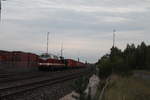 Nun drücken 118 770 ex MTEG jetzt PRESS und 204 237 MTEG den Containerzug Teil 1 auf Gleis 4 im Bahnhof.