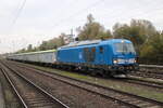 248 105-9 stand am Abend des 21.10.2022 mit dem Wasserglas-Leerzug von Rostock-Bramow nach Wurzen in Rostock-Bramow.