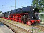 PRESS 01 0509 als Zuglok vor dem Sonderzug Putbus-Leipzig,am 25.Mai 2024,beim Richtungswechsel,in Bergen/Rügen.