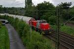 Selbstentladewagen, die mit einer dicken Schicht weiem Staub bedeckt sind, kommen im westlichen Ruhrgebiet hchstwahrscheinlich vom Kalkwerk in Wlfrath.