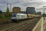 Die DE804 (285 115) von RheinCargo zweigt am 27.10.22 von der Verbindungsstrecke aus Richtung Dsseldorf Hauptbahnhof kommend auf die Ratinger Weststrecke ab, um in Richtung Ruhrgebiet weiterzufahren.