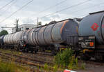 Vierachsiger 95 m³ Drehgestell-Kesselwagen mit Bremserbühne (Mineralöl-Kesselwagen) 33 80 7840 436-9 D-VTG der Gattung Zacns der der VTG Rail Europe GmbH (Hamburg), laut Gefahrguttafel/Warntafel 30/1202 beladen mit Diesel oder Heizöl, am 10 Juni 2025 eingereiht im Zugverband bei einer Zugdurchfahrt in Niederschelderhütte.

TECHNISCHE DATEN:
Gattung: Zacns
Spurweite: 1.435 mm (Normalspur)
Anzahl der Achsen: 4 (in 2 Drehgestellen)
Länge über Puffer: 17.000 mm
Drehzapfenabstand: 11.450 mm
Achsabstand im Drehgestell: 1.800 mm
Höchstgeschwindigkeit: 100 km/h (beladen) / 120 km/h (leer)
Eigengewicht: 22.450 kg
Nutzlast: 66,2 t ab Streckenklasse D, auf DB Netz 60,2 ab CM
Gesamtvolumen: 95.055 Liter
Tankcode: L4BH
Kleinster befahrbarer Gleisbogen: R 36 m
Bremse: KE-GP (LL)
Handbremse: Von Bremserbühne bedienbar
Intern. Verwendungsfähigkeit: RIV

Bedeutung des Tankcode L4BH:
L= Tank für Stoffe in flüssigem Zustand (flüssige Stoffe oder feste Stoffe, die in geschmolzenem Zustand zur Beförderung aufgegeben werden)
4 = zutreffender Mindestprüfdruck in bar (Berechnungsdruck 10 bar)
B = Tank mit Bodenöffnungen mit 3 Verschlüssen für das Befüllen oder Entleeren 
H = luftdicht verschlossener Tank
Max. Betriebsdruck: 3,0 bar