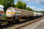 Vierachsiger Drehgestell 122 m³ Druckgaskesselwagen mit Sonnenschutzdach, 37 80 7824 094-2 D-VTG, der Gattung Zags (R), der VTG AG (Hamburg), laut Anschrift und Gefahrgut-Warntafel (23/1965) beladen mit Kohlenwasserstoffgas, Gemisch, verflüssigt, n.a.g. (Gemisch C) am 17 Juli 2025 im Zugverband bei einer Zugdurchfahrt in Kirchen (Sieg) in Richtung Köln.

TECHNISCHE DATEN (gem. Anschriften):
Spurweite: 1.435 mm (Normalspur)
Achsanzahl: 4 (in 2 Drehgestelle)
Länge über Puffer: 19.600 mm
Drehzapfenabstand: 14.000 mm
Achsabstand im Drehgestell: 1.800 mm
Laufraddurchmesser: 920 mm (neu)
Höchstgeschwindigkeit: 100 km/h (beladen) / 120 km/h (leer)
Eigengewicht: 37.500 kg
Nutzlast: 51,2 t (bei Streckenklasse D), je nach Ladegut andere Lastgrenze
Gesamtvolumen: 122.030 Liter (122,03 m³)
Tankwerkstoff: Normalstahl/Druckbehälterstahl (P460NL2 früher EStE 460)
Bauart der Bremse: Frein KE – GP (LL)
Bremssohle: L-Sohle
Handbremse: Auf Bremserbühne
Kleinster befahrbarer Gleisbogen: R 35 m
Intern. Verwendungsfähigkeit: RIV

Als Sicherheitseinrichtungen besitzen diese Wagen Crashpuffer.

Tankcode:  P26BH / Sondervorschrift TE 22 
P =Tank für verflüssigte oder unter Druck gelöste Gase
26 = Mindestberechnungsdruck 26 bar
B = Tank mit Bodenöffnungen mit 3 Verschlüssen für das Befüllen oder Entleeren 
H = luftdicht verschlossener Tank
