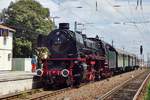 Sonderzug mit Umbauwagen und 41 018 steht am 31 Mai2014 in Neustadt (Weinstrasse).