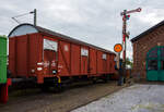 Zweiachsiger gedeckter Güterwagen der Gattung Gbs 254 (Bauart 1/ lang) im und vom Eisenbahn- und Heimatmuseum Erkrath-Hochdahl e.V. am 26 Mai 2024 beim Lokschuppen Hochdahl. Nähere Angaben zum Wagen sind leider nicht bekannt.

TECHNISCHE DATEN:
Spurweite: 1.435mm (Normalspur)
Achsanzahl: 2
Länge über Puffer:  14.020 mm
Achsabstand:  8.000 mm
Ladelänge:  12.700 mm
Ladebreite:  2.600 mm
Ladefläche:  33,0 m²
Laderaum:  86,0 m³
Türöffnung (B × H):  2.500 × 2.150 mm
Eigengewicht: 9.710 kg
Max. Zuladung: 26,5 t ab Streckenklasse C
Höchstgeschwindigkeit: 100 km/h
Kleinster bef. Gleisbogenradius:  35  m
Bauart der Bremse:  KE-GP
Austauschverfahren:  01
Intern. Verwendungsfähigkeit:  RIV-EUROP