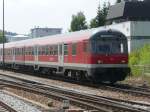 Eine Regionalbahn fhrt in den Kemptener Hauptbahnhof ein.