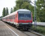 Mit einem Halberstdter Steuerwagen am Ende war der Sonderzug 13290 von Warnemnde nach Berlin-Zoo unterwegs gegen 07:59 Uhr war am 01.08.2015 die Durchfahrt im Haltepunkt Rostock-Holbeinplatz.