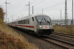 IC-Steuerwagen(Bpmbdzf)als IC 2213 von Ostseebad Binz nach Stuttgart Hbf bei der Ausfahrt im Rostocker Hbf.31.10.2016