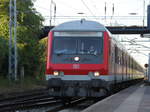 Steuerwagen der Bauart Wittenberge(Basis:y-Wagen/Halberstädter)als Kreuzfahrer-Leerzug von Rostock Hbf nach Warnemünde bei der Durchfahrt in Rostock-Bramow gegen 06:16 Uhr.25.05.2017