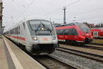 IC-Steuerwagen Bpmmbdzf als IC2213(Rostock-Stuttgart)bei der Ausfahrt im Rostocker Hbf.04.12.2020