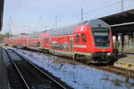RE 5 von Rostock Hbf nach Berlin-Südkreuz am Mittag des 20.02.2026 im Rostocker Hbf.