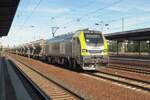 CapTrain 159 102 zieht ein Schötterzug durch Berlin-Schönefeld Flughafen am 18 September 2020.