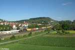 193 856 zieht mit einem Containerzug durch Retzbach-Zellingen.