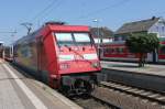 101 001-6 mit dem IC 2311 ( Westerland/Sylt und Kurswagen aus Dagebll Mole -> Stuttgart Hbf) in Itzehoe am 27.07.2012.