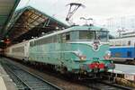 SNCF 25236 -in Retroausführung=-  steht am 30 Mai 2008 mit ein CoRail in Lyon-Perrache.