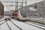 Eines der eher seltenen Winterbilder dieser Saison: Der TGV Lyria Rame 4719 nach Paris Gare de Lyon verlässt den Bahnhof von Lausanne.