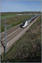 Der TGV Triebzug (Rame) 851 ist bei Saint Émiland als TGV 6609 von Paris Gare de Lyon nach Paris unterwegs.