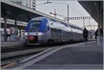 Der SNCF X 76667 wartet in La Chaux de Fonds auf die Abfahrt nach Besançon Viotte.