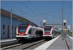 In Delle stehen links der RABe 522 211 als RE 18174 zur Weiterfahrt nach Meroux TGV bereit und rechts im Bild der als RE 4122 von Porrentruy in Delle eingetroffene RABe 522 207 der als RE 4121 nach