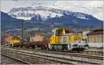 Die beiden Y 8507 und Y 8705 bereiten sich in La Roche sur Foron mit den beiden Dienstgüterwagen für ihre Fahrt vor.