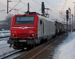 E37 510 EX VEOLIA Fretchen mit Kesselwagen am 28.12.10 in Fulda